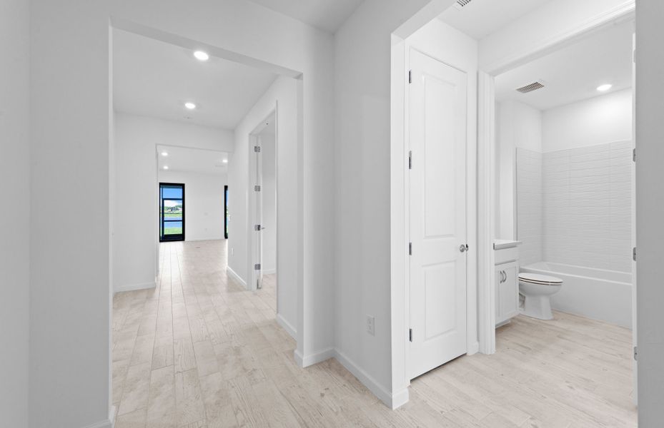 Spacious, unfurnished interior of a new home in Del Webb Naples, Immokalee (Image 9). Spacious, unfurnished interior of a new home in Del Webb Naples, Immokalee (Image 9).