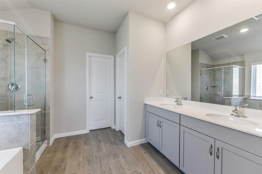 Furnished interior view inside a new home in Sunrise Cove, Texas City (Image 6).