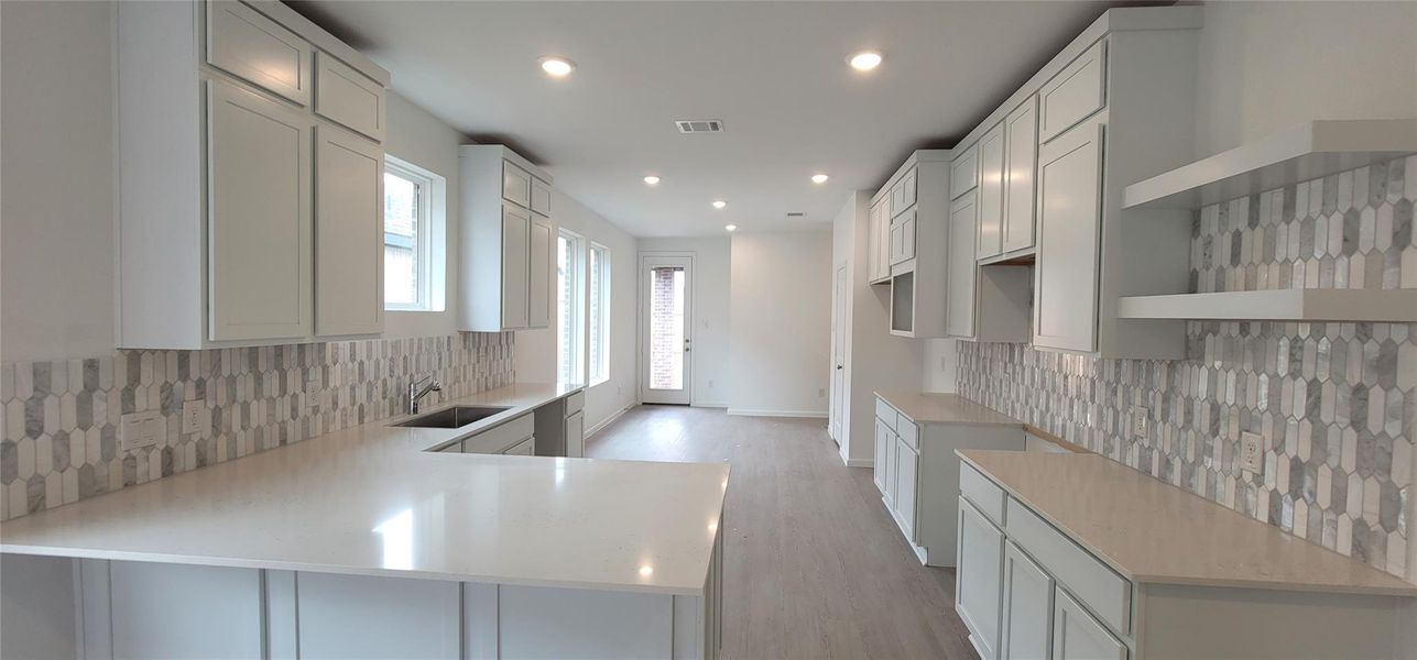 Pictures are representative of same floor plan - not the actual home Pictures are representative of same floor plan - not the actual home