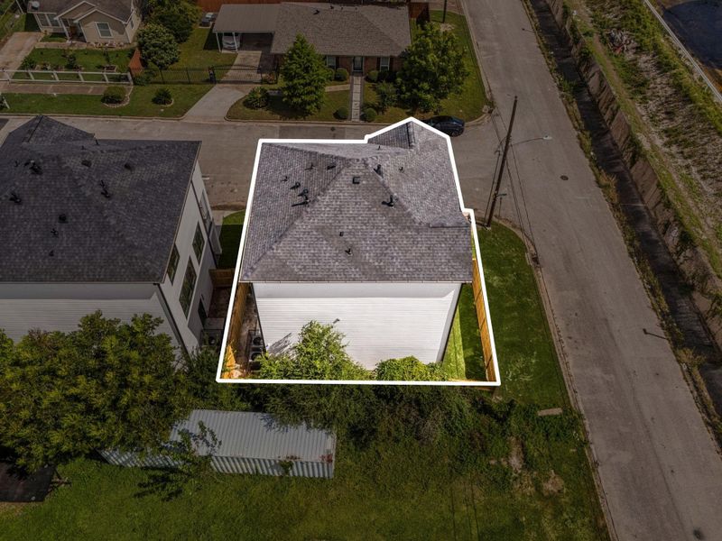 A detailed aerial view highlights the home's exact location and outlines the property, providing a clear perspective of the lot an it's placement.