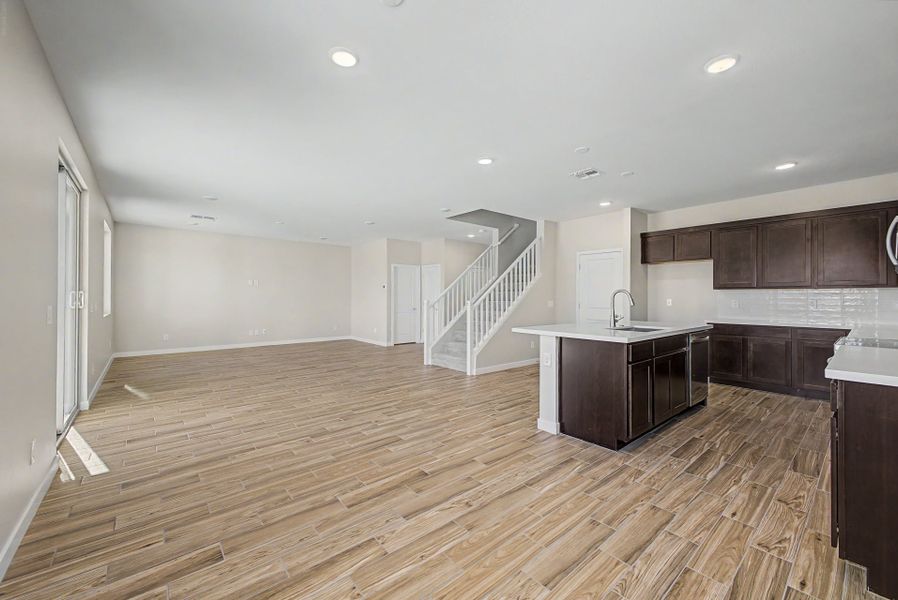Spacious, unfurnished interior of a new home in Wildera, San Tan Valley (Image 6).