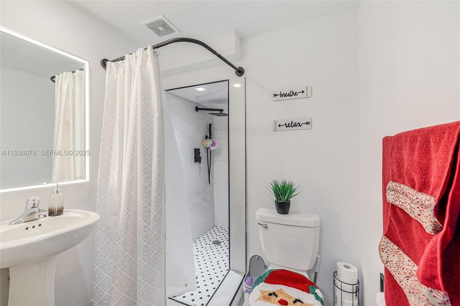 Furnished interior view inside a new home in , Homestead (Image 24).