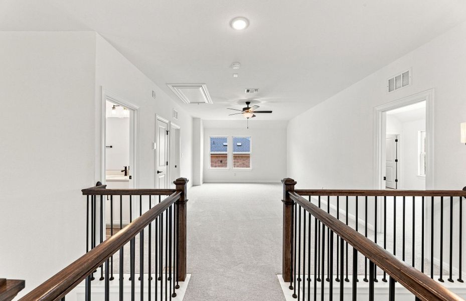 Spacious, unfurnished interior of a new home in Bluffview Reserve, Leander (Image 39).