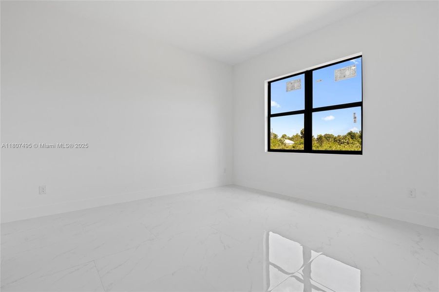Spacious, unfurnished interior of a new home in , Lehigh Acres (Image 11).