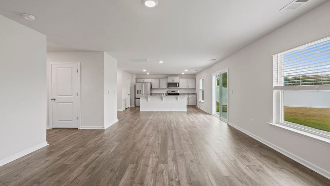 Spacious, unfurnished interior of a new home in Lakestone, Woodruff (Image 25).
