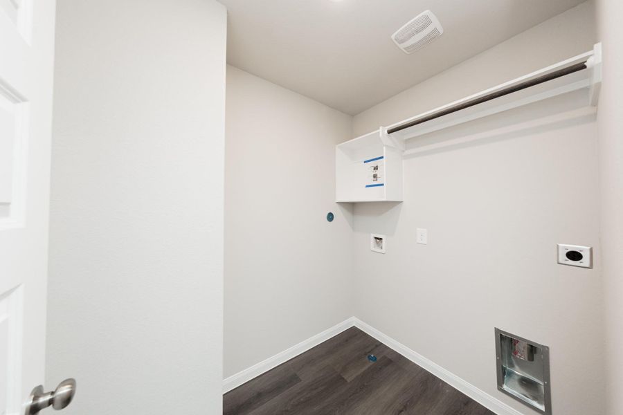 Spacious, unfurnished interior of a new home in River's Edge, Conroe (Image 17). Spacious, unfurnished interior of a new home in River's Edge, Conroe (Image 17).