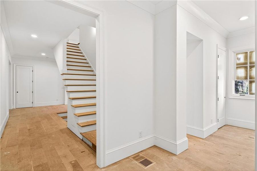 Spacious, unfurnished interior of a new home in , Atlanta (Image 24).