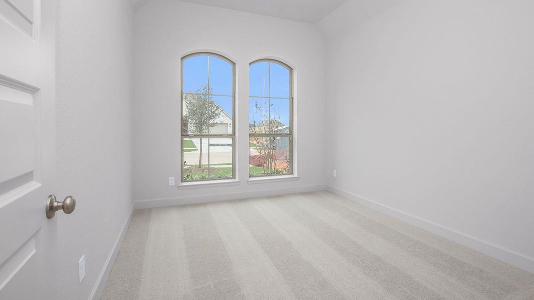 Spacious, unfurnished interior of a new home in Everly 45', Tomball (Image 12).