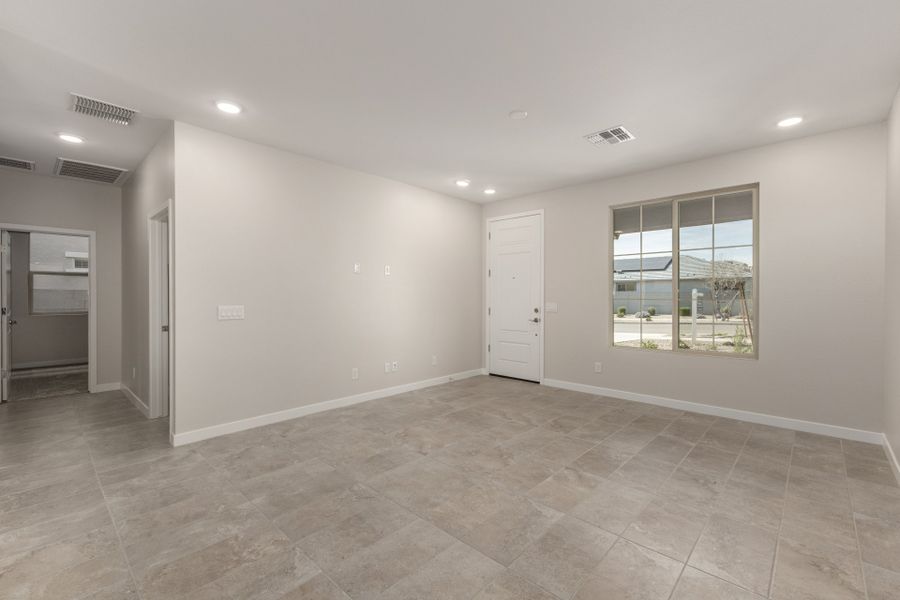 Spacious, unfurnished interior of a new home in Sunrise, Surprise (Image 9).