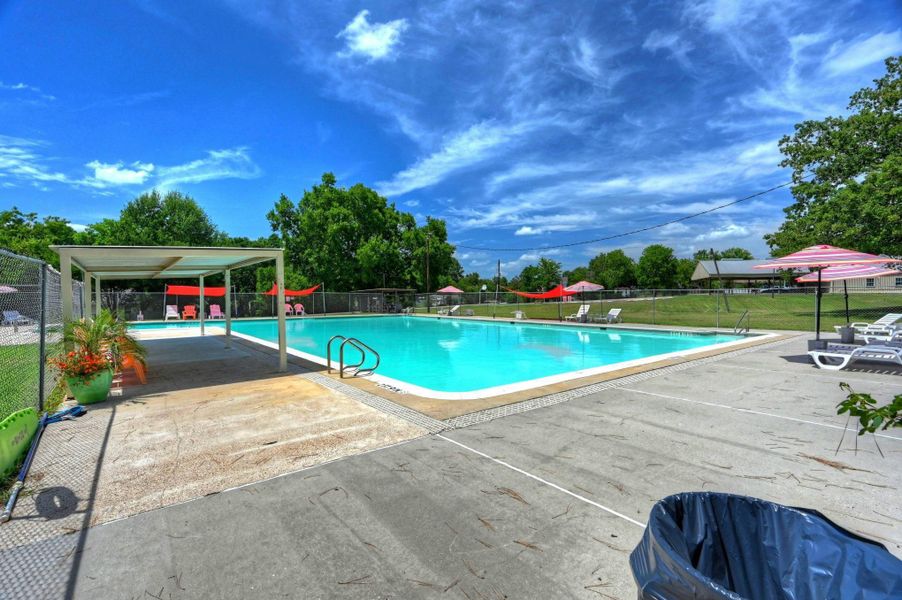 Community amenities in , Willis (Image 24).