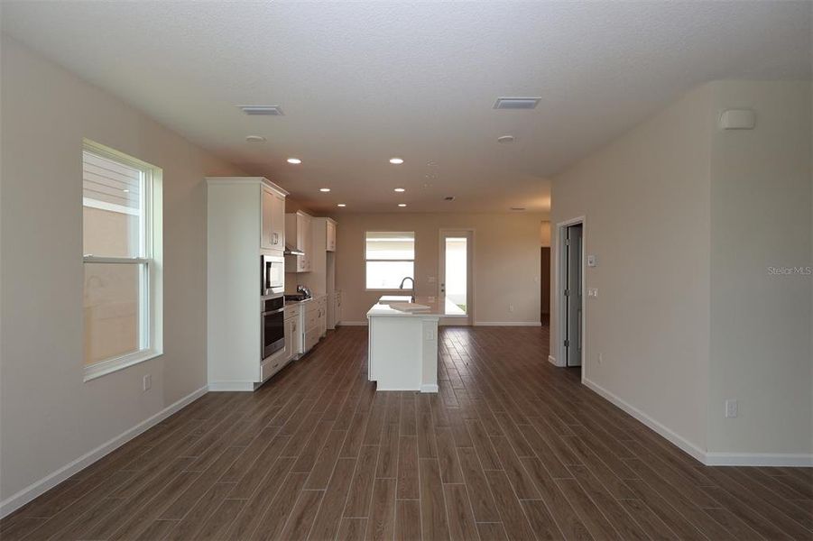 Spacious, unfurnished interior of a new home in Lake Star at Ovation, Winter Garden (Image 20).