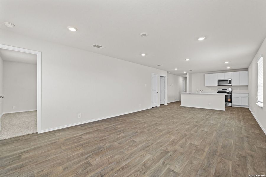 Spacious, unfurnished interior of a new home in Redbird Ranch, San Antonio (Image 23).