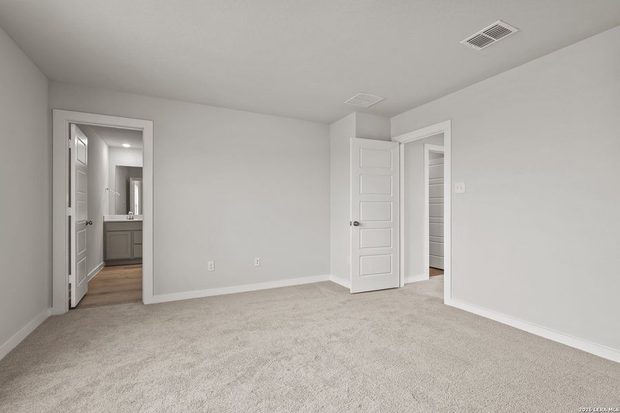 Spacious, unfurnished interior of a new home in Park Place, New Braunfels (Image 27).