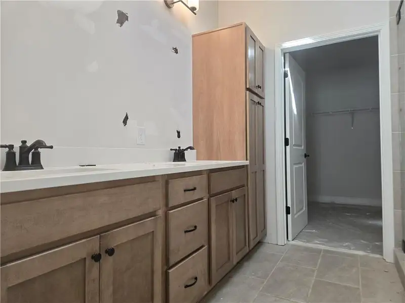 Furnished interior view inside a new home in Madeira, Acworth (Image 8).