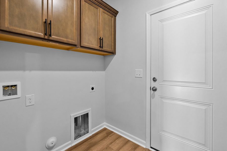 Spacious, unfurnished interior of a new home in Fieldstone, Lexington (Image 26).