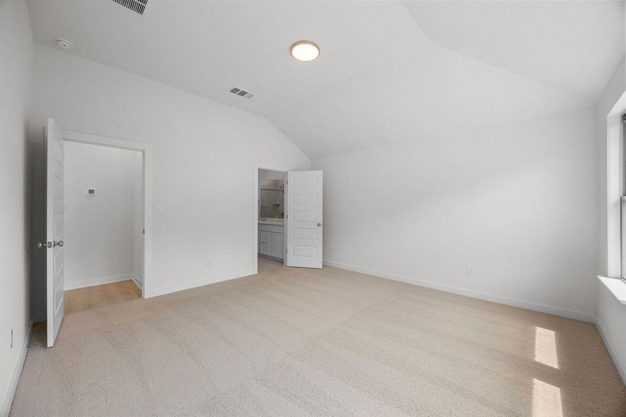 Spacious, unfurnished interior of a new home in Prairie Winds, Hutto (Image 9).