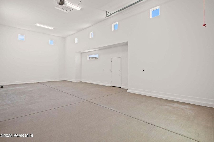 Spacious, unfurnished interior of a new home in Morningstar, Prescott Valley (Image 30).