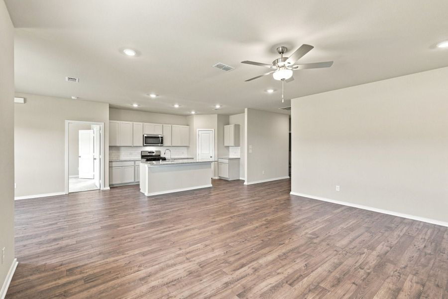 4br New Home in Heartland, TX.  - Slide 18