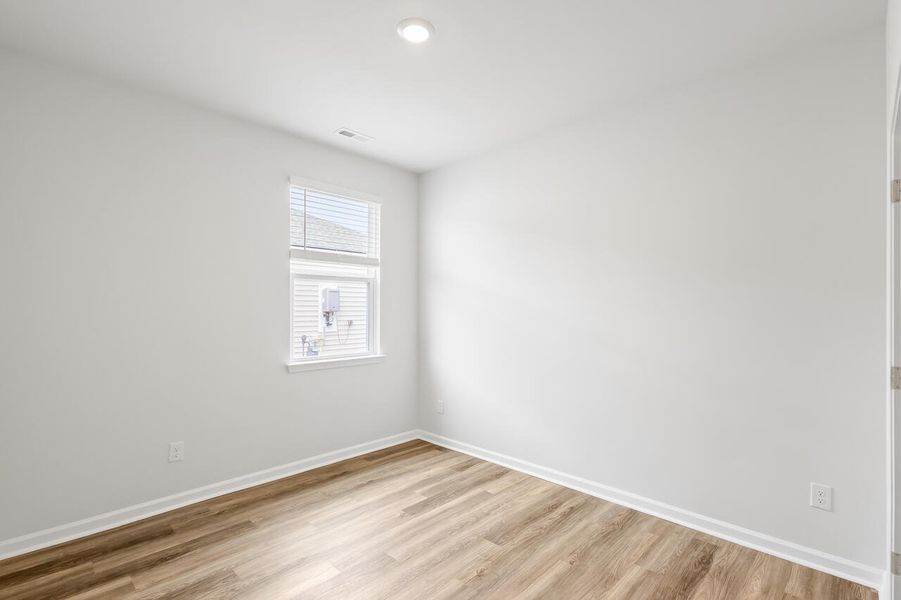 Spacious, unfurnished interior of a new home in Carolina Groves, Moncks Corner (Image 19).