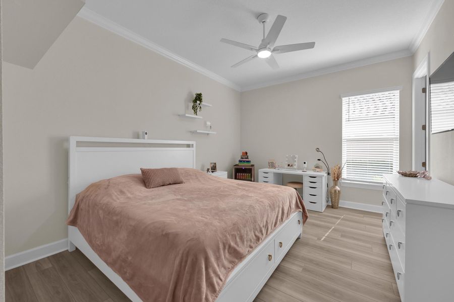 Guest Bedroom with Ensuite Guest Bedroom with Ensuite