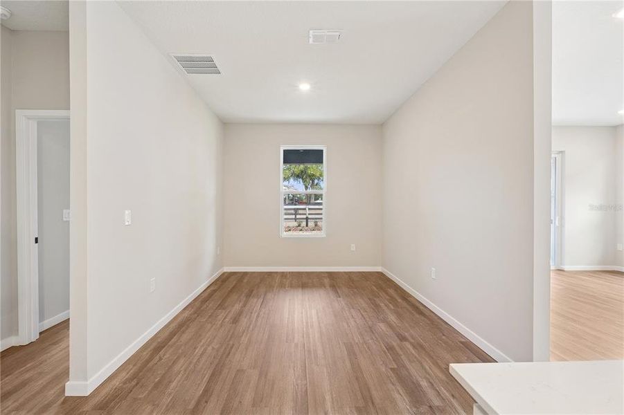 Spacious, unfurnished interior of a new home in Sabana Reserve, Ocala (Image 15).