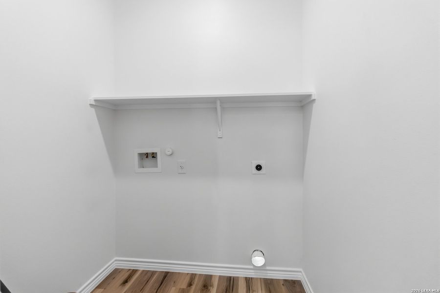 Spacious, unfurnished interior of a new home in , San Antonio (Image 26).