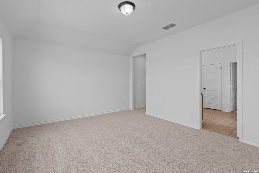 Spacious, unfurnished interior of a new home in Horizon Ridge, San Antonio (Image 23).