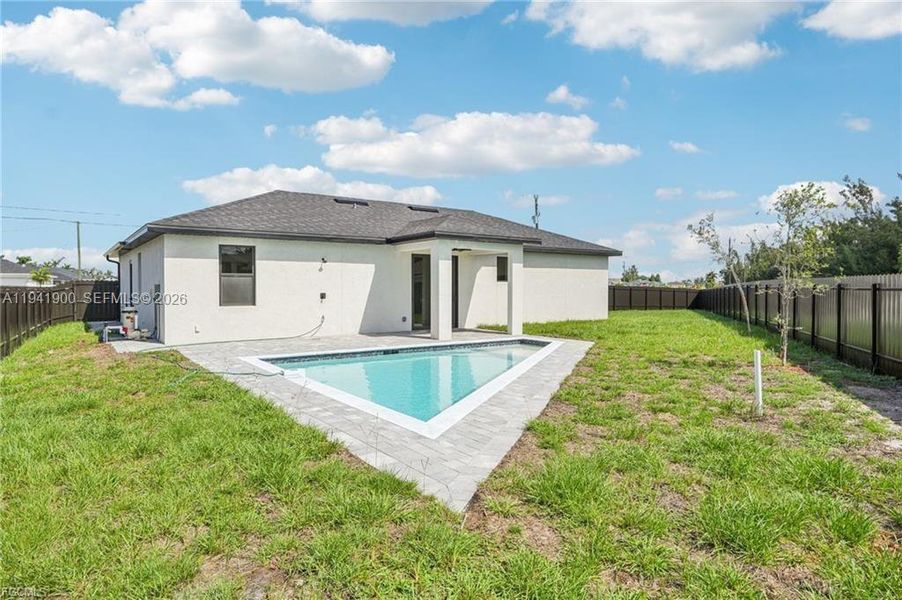Exterior details and patio area of a home in , Cape Coral (Image 25).