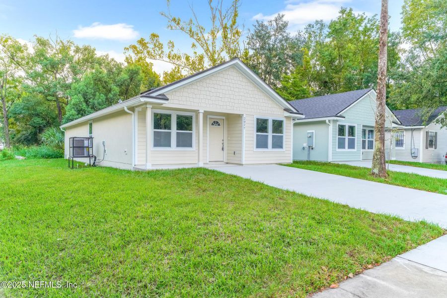 Exterior details and patio area of a home in , Jacksonville (Image 16). Exterior details and patio area of a home in , Jacksonville (Image 16).