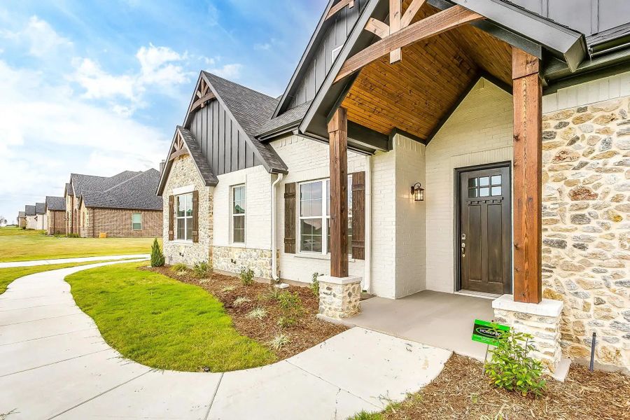Representative exterior details of a home built from the The Finley by Elmwood Custom Homes in Ranch at Stone Hill, Waxahachie (Image 12).