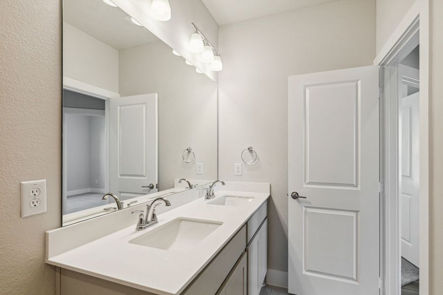 Furnished interior view inside a new home in Dove Hollow, Waxahachie (Image 11).