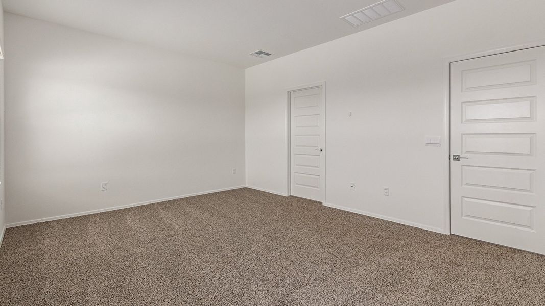 Spacious, unfurnished interior of a new home in Barnett Village, Marana (Image 27).