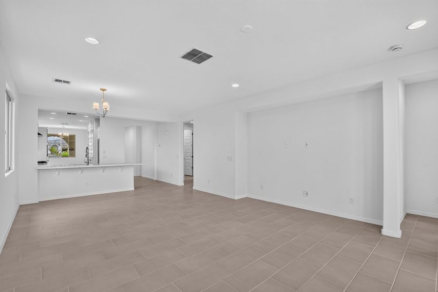 Spacious, unfurnished interior of a new home in Stonehaven, Glendale (Image 18).