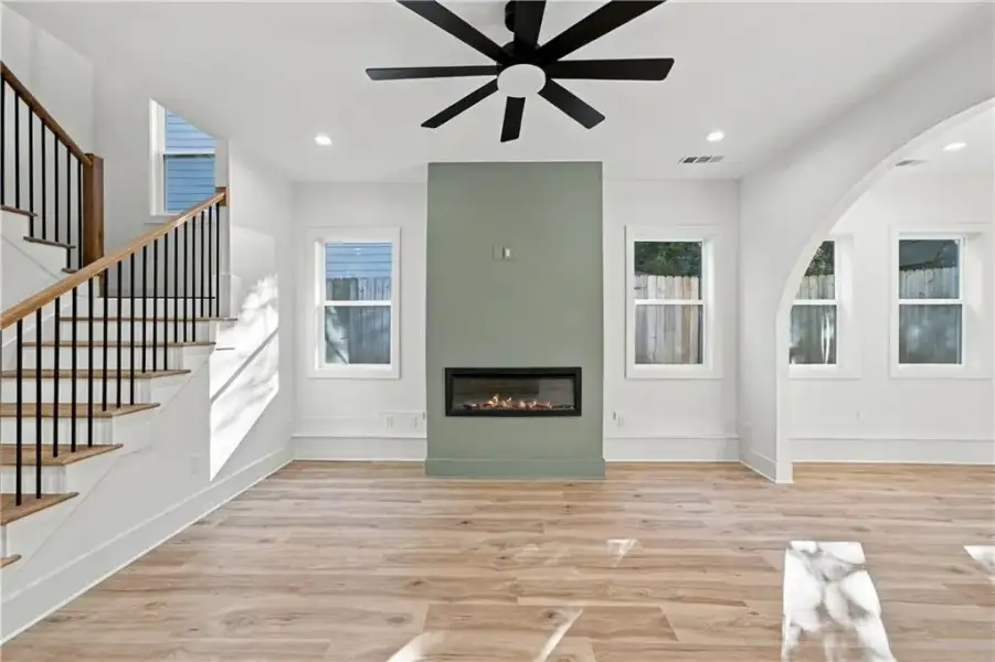 Spacious, unfurnished interior of a new home in , Atlanta (Image 30).