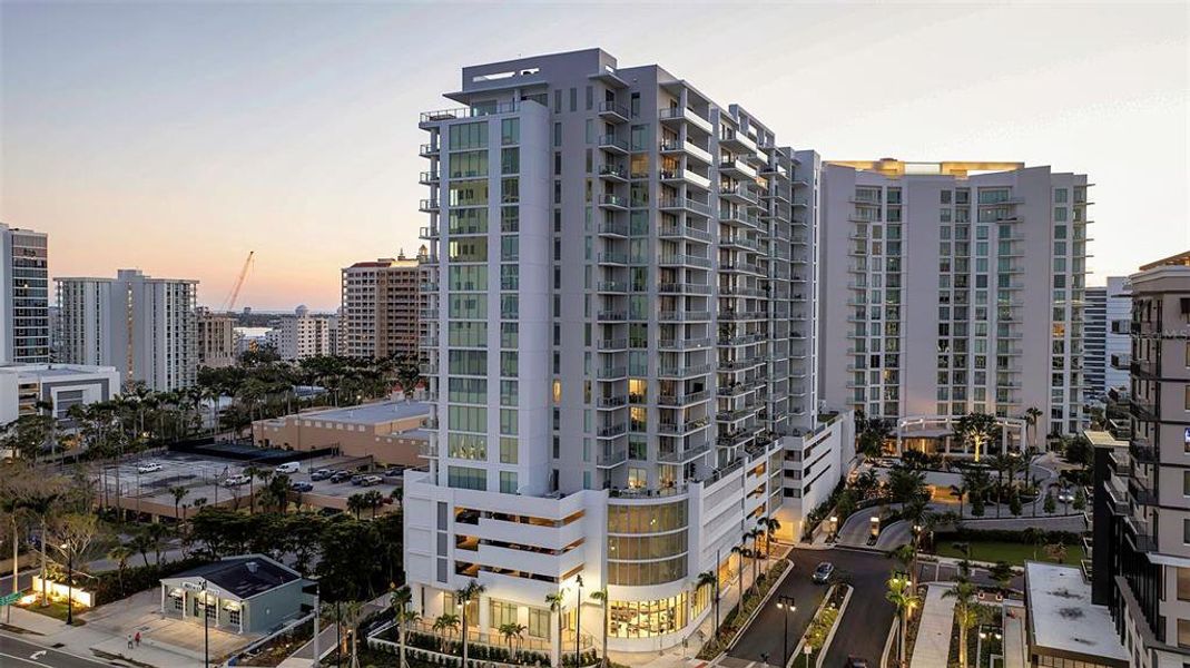 Condo located in Sarasota, FL showcasing its design and architecture (Image 3). Condo located in Sarasota, FL showcasing its design and architecture (Image 3).
