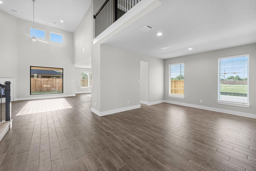 Spacious, unfurnished interior of a new home in Morton Creek Ranch, Katy (Image 22).