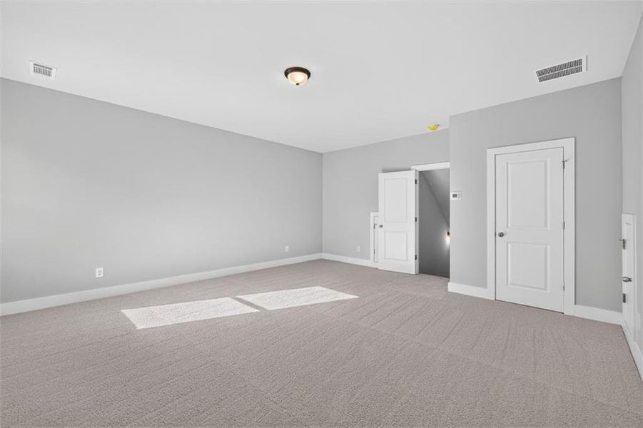Spacious, unfurnished interior of a new home in , Gainesville (Image 43).