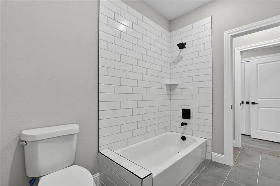 Furnished interior view inside a new home in , Grand Prairie (Image 12).