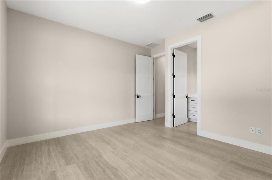 Spacious, unfurnished interior of a new home in , Dunnellon (Image 33).