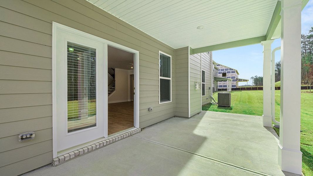 Representative exterior details of a home built from the Hampshire by D.R. Horton in Heritage Pointe, Senoia (Image 3).