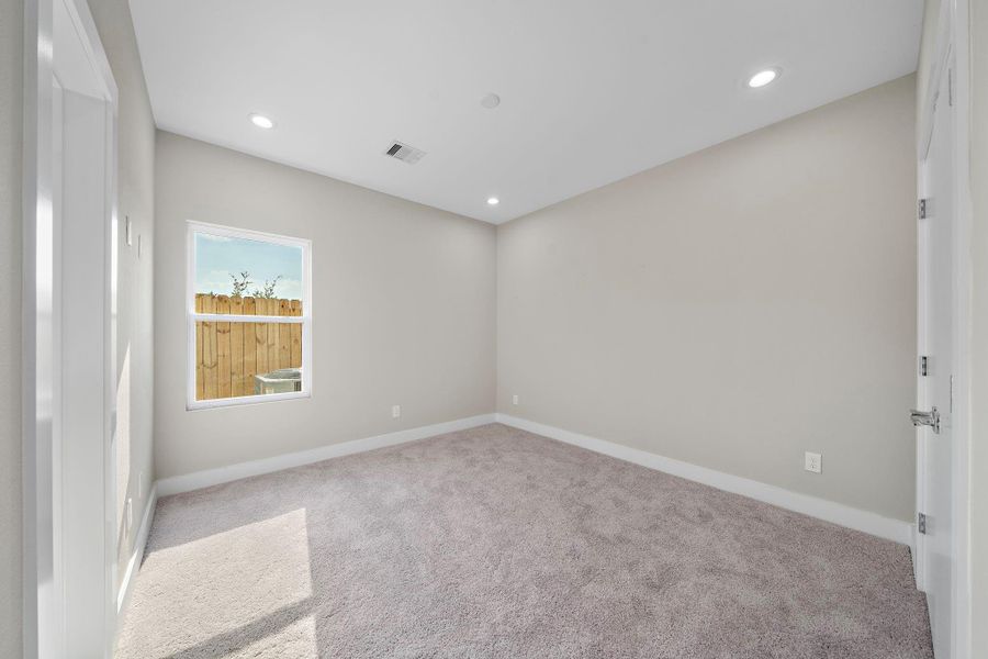 Spacious, unfurnished interior of a new home in Wellford Village, Houston (Image 20).
