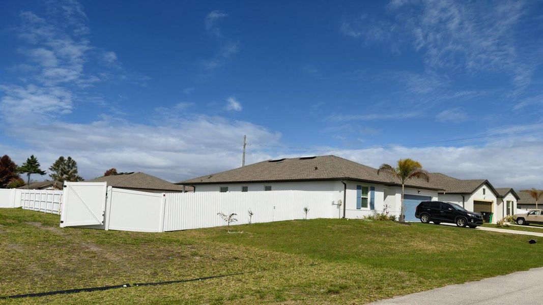 Front View4 Front View4