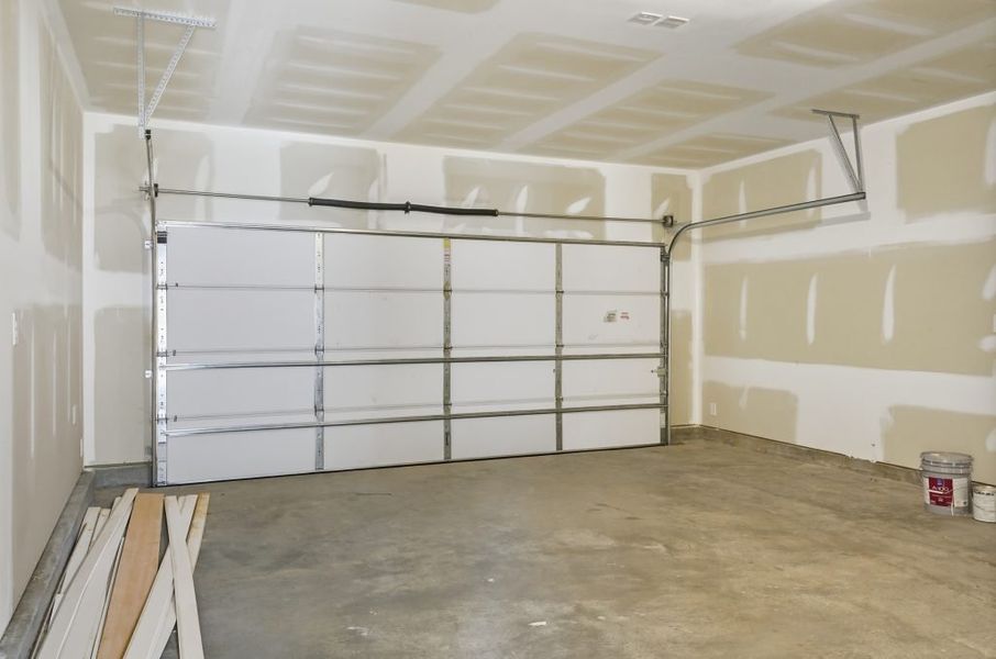 Spacious, unfurnished interior of a new home in The Retreat at Browns Ridge, Newnan (Image 21).