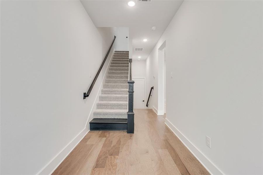Spacious, unfurnished interior of a new home in Collin Creek, Plano (Image 12).