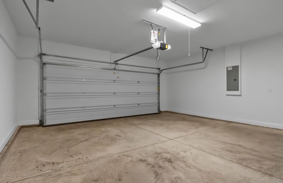 Spacious, unfurnished interior of a new home in Del Webb Southern Harmony, Murfreesboro (Image 18).