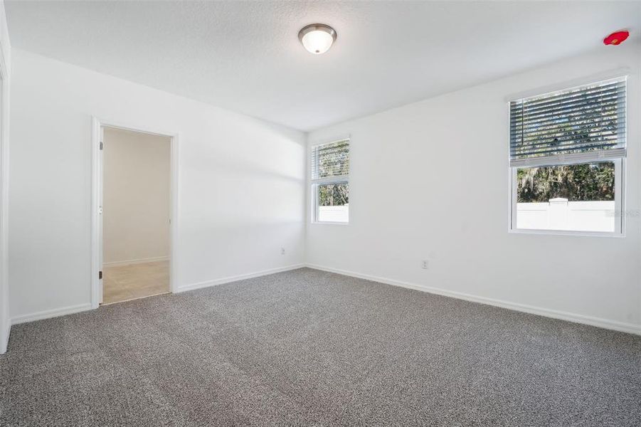 Spacious, unfurnished interior of a new home in Fox Pointe at Rivers Edge, Leesburg (Image 9).