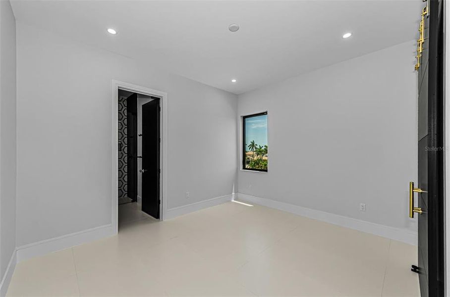 Spacious, unfurnished interior of a new home in , Treasure Island (Image 29).