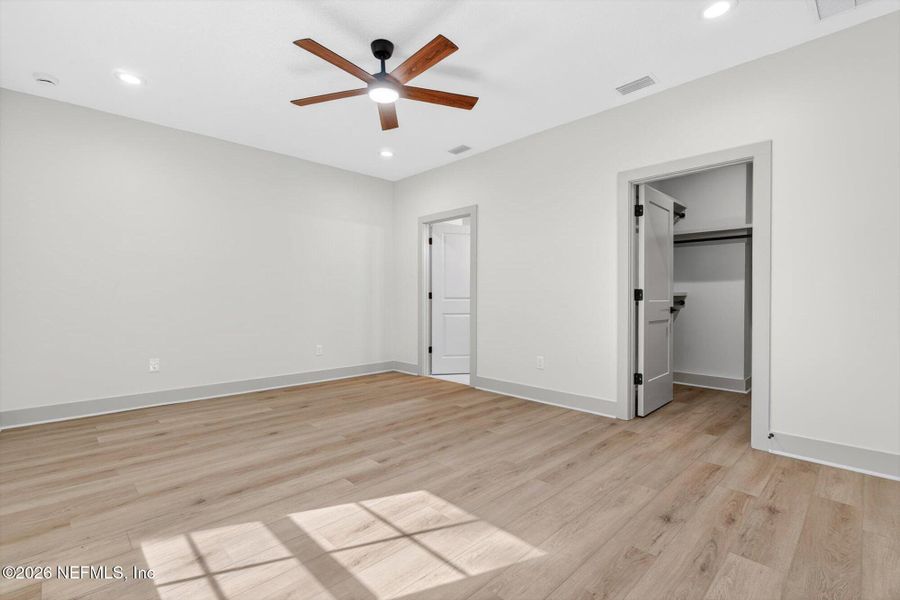 Spacious, unfurnished interior of a new home in , San Mateo (Image 18).