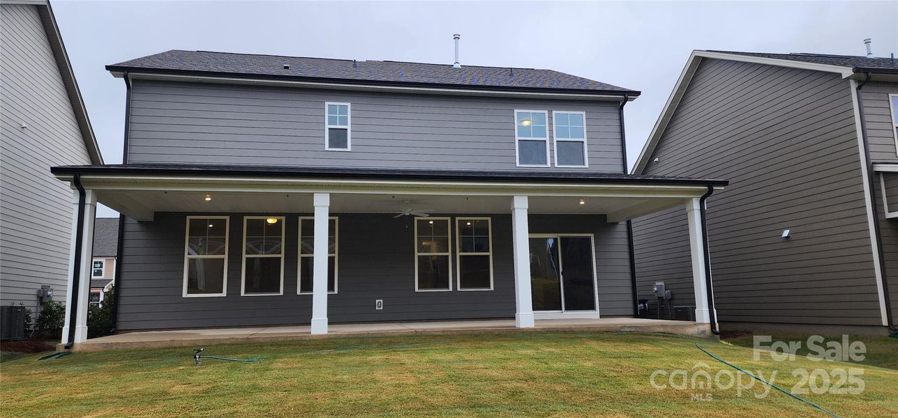 **PHOTO REPRESENTATION ONLY** EXTERIOR COLOR IS DIFFERENT **PHOTO REPRESENTATION ONLY** EXTERIOR COLOR IS DIFFERENT