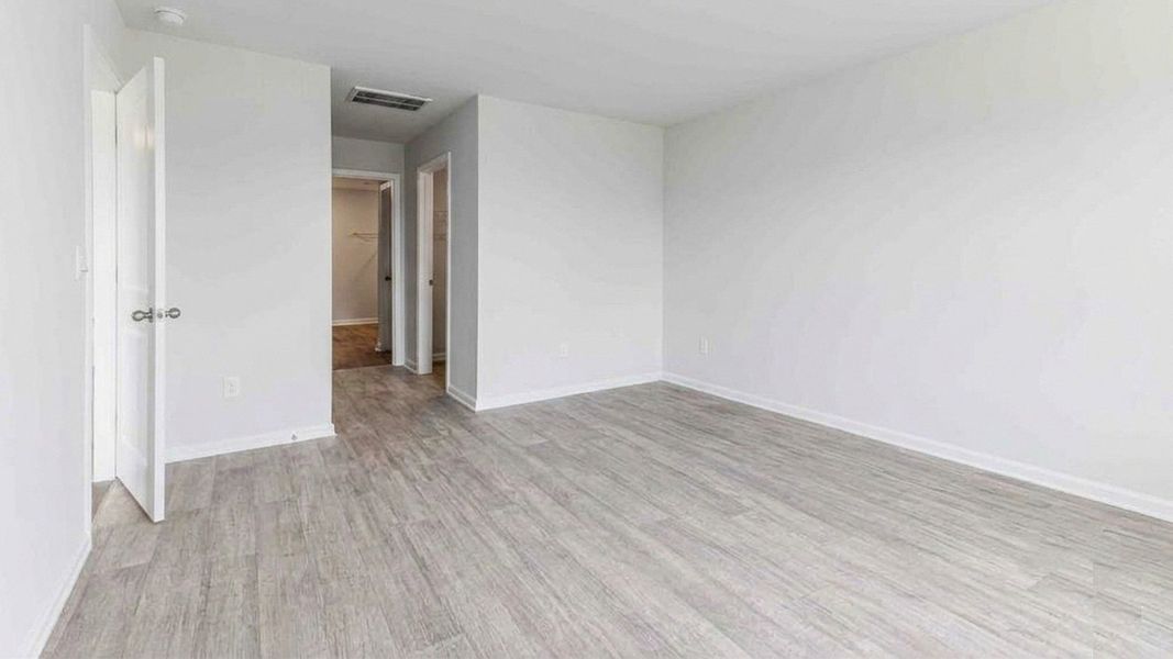 Spacious, unfurnished interior of a new home in Halls Landing, Bolivia (Image 20).